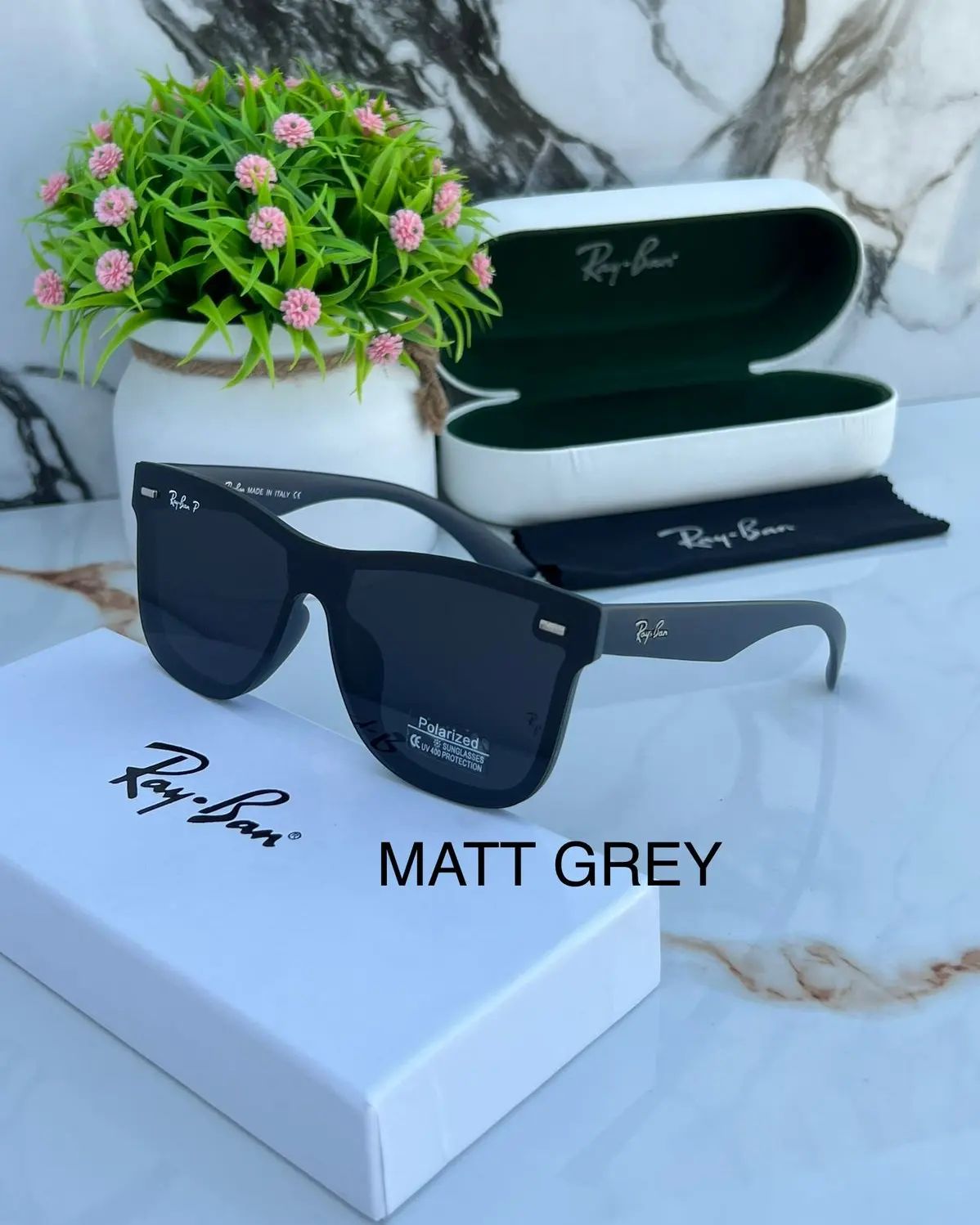 New Stylish Square Black & Black 650 Mens Polarized Sunglasses.